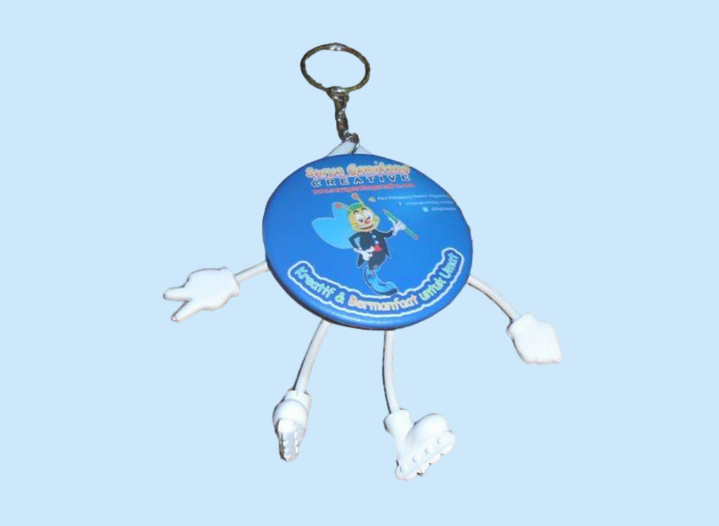 Pin Gantungan Kunci Boneka 58mm